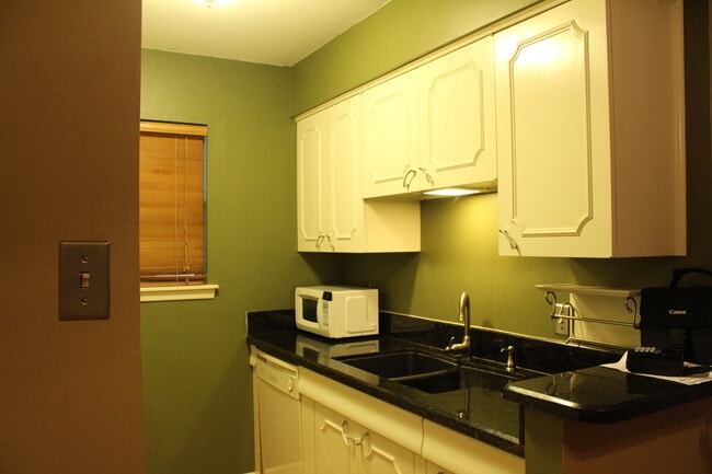 Photo - *COMING SOON* Upstairs Condo with Premium Amenities & Hardwood Floors!