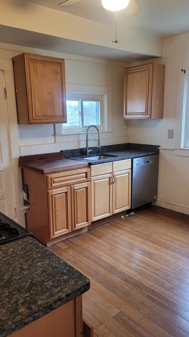 Building Photo - 23 Desmond Rd Unit 2