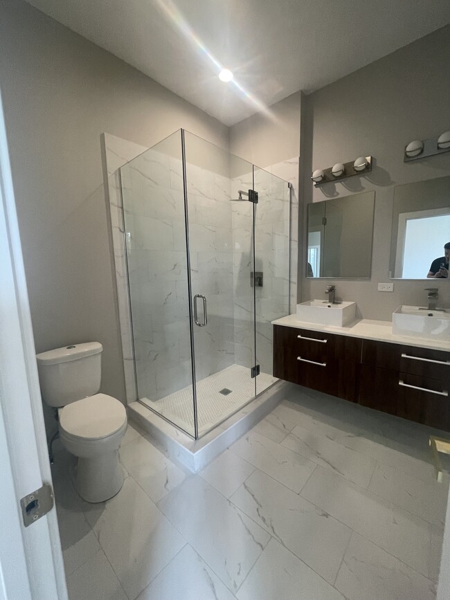 Master ensuite bathroom - 1300 Jefferson St Apartamentos Unidad 14