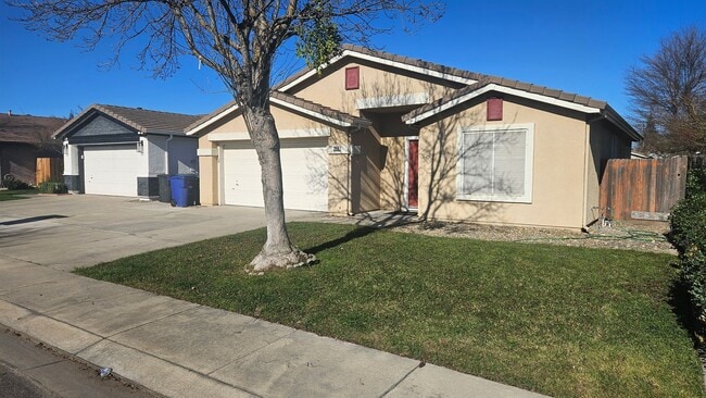 Photo - 4 Bedroom 2 bath Large home available Now!