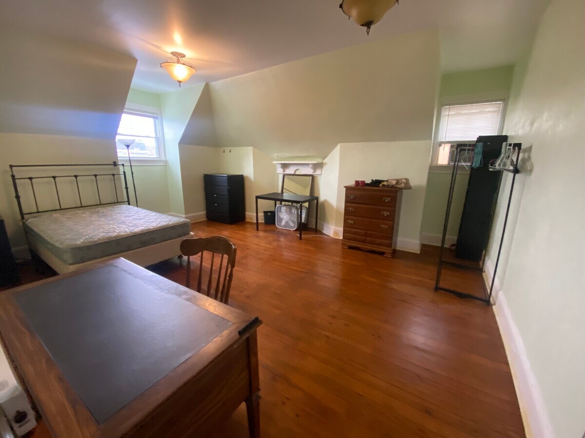 Photo - 4715 Wallingford St