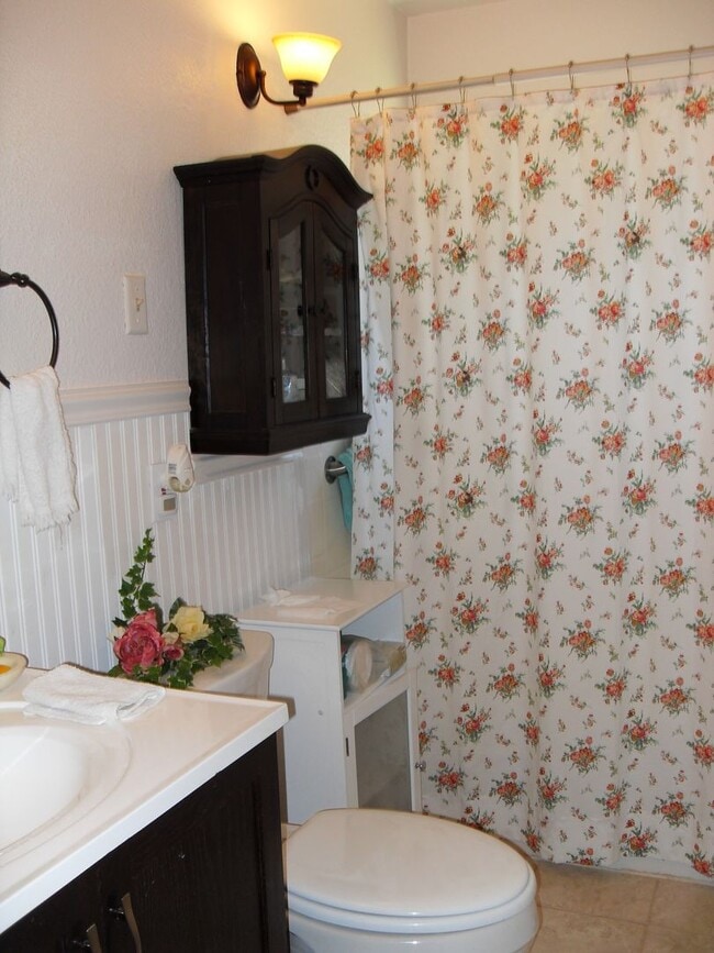 Photo - West-Flagstaff 4bd/2ba House Near NAU & CCC -Students & Pets OK!! Avail. July 10th!