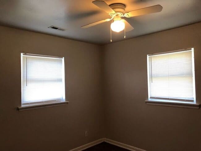Photo - 2 Bedroom 1 Bath Home - Recently updated a...