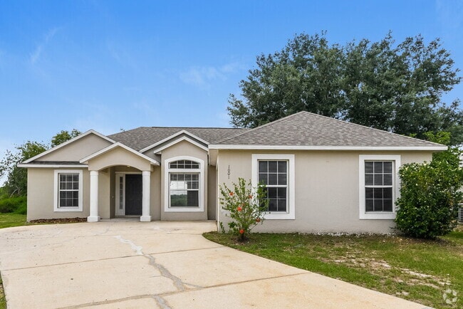 Building Photo - 1001 Gary Dr Rental