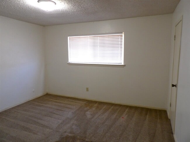 Photo - 6405 NW Oak Ave Unit A-8