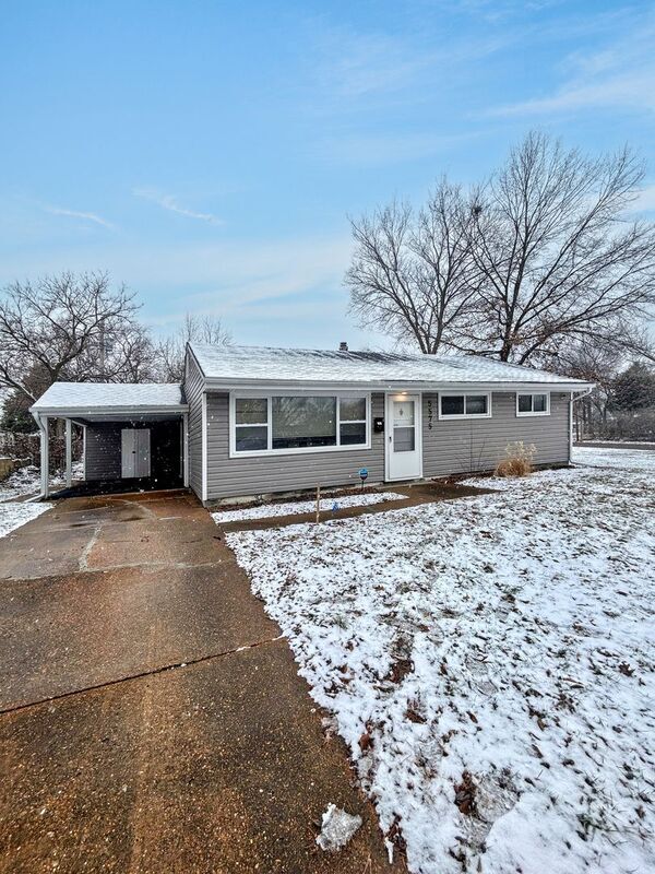 Photo - 5575 Winchelsea Dr House