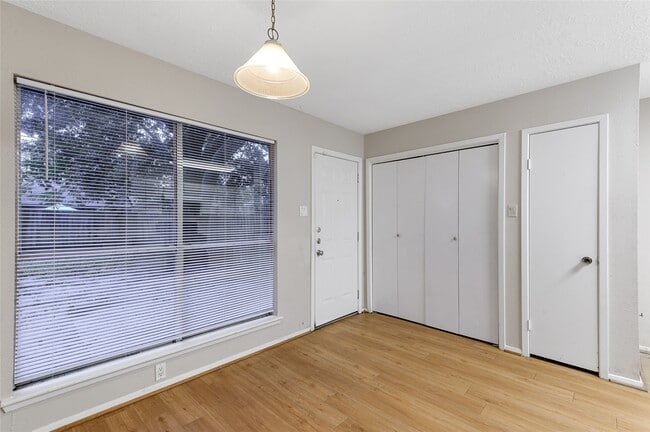 Photo - 2423 Spring Dusk Ln