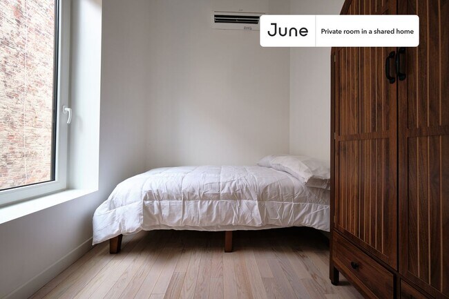 Room in Shared 4 bed/4 bath home in Ditmas Park