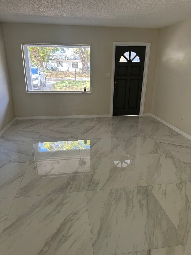 Photo - 4909 N Darby Ave