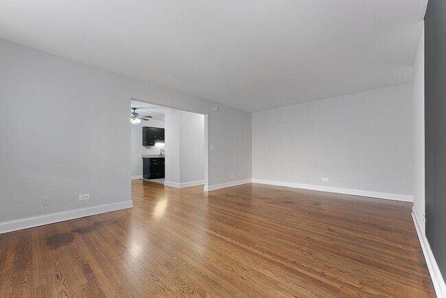 Photo - 6021 N Winthrop Ave Unit 405