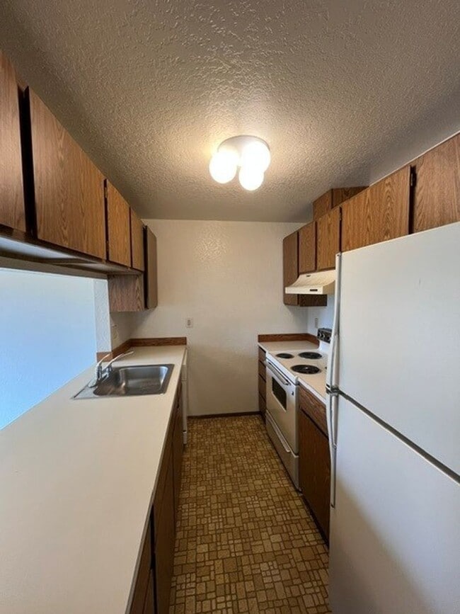 Building Photo - 10619 12th Ave SW Unit 3