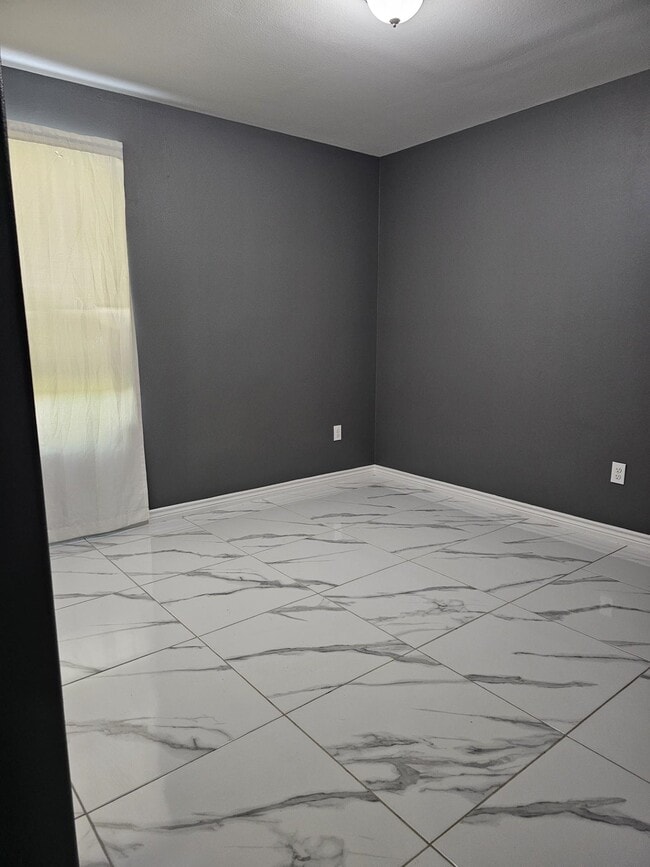 Photo - 357 Riverhill Loop