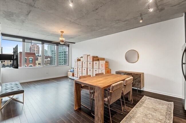 Photo - 659 W Randolph St