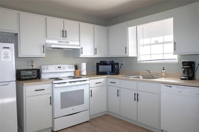 Photo - 502 SE B St Unit B