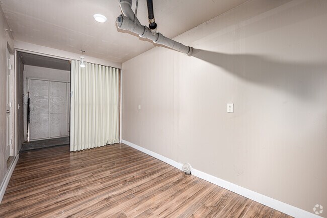 2BR, 1BA - 515SF - Storage