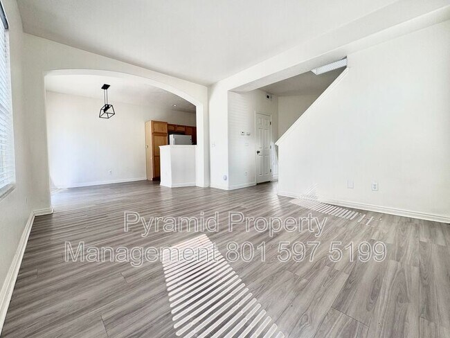 Photo - 1553 Vivante Way