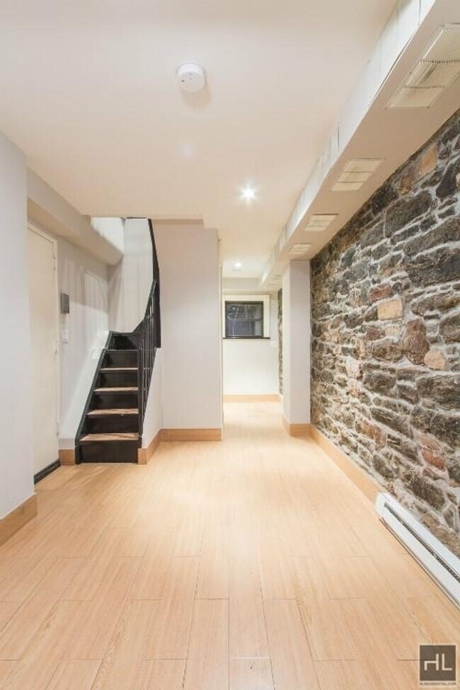 Photo - PERRY ST. Unidad 2