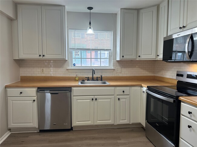 Photo - 420 Chapel Ridge Dr