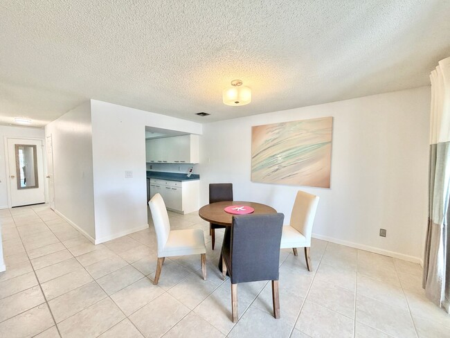 Photo - ** GLADES COUNTRY CLUB ** 2 BED / 2 BATH - VILLA - BUNDLED GOLF MEMBERSHIP - ANNUAL RENTAL