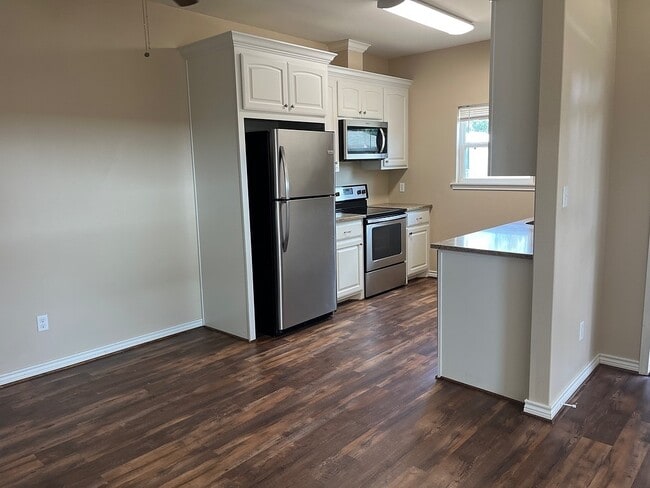 Photo - 1841 Caroline Ln