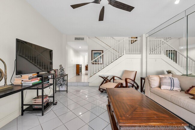 Photo - 584 SE 20th Ave