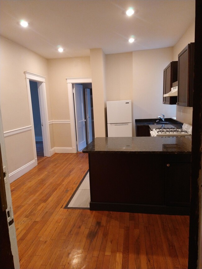Building Photo - 28 Reedsdale St Unit #8 Rental