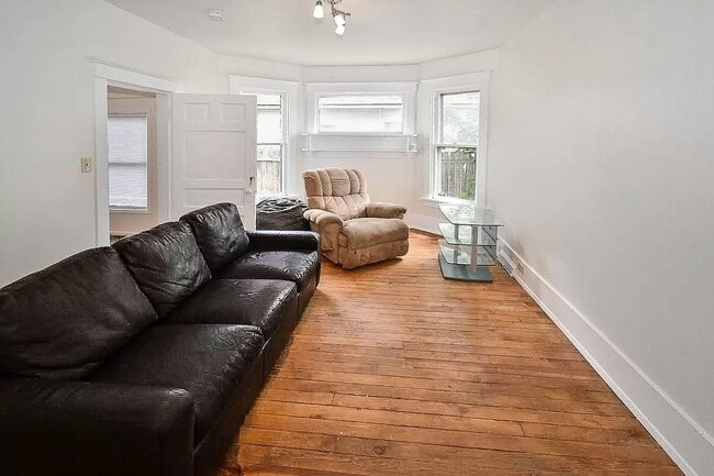 Photo - Inviting 4 Bed, 2 Bath in GU District! (GU...