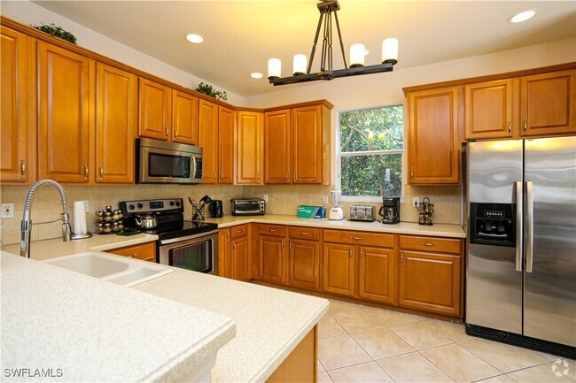 Building Photo - 7864 Stratford Dr Rental