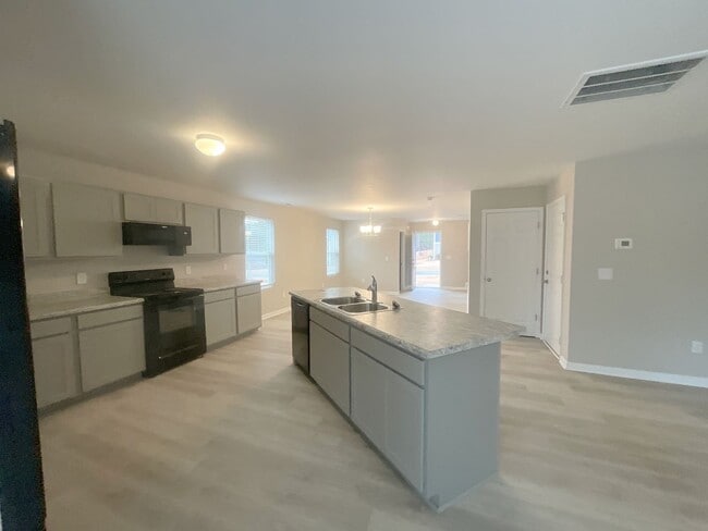 Photo - 153 Mildred Wy