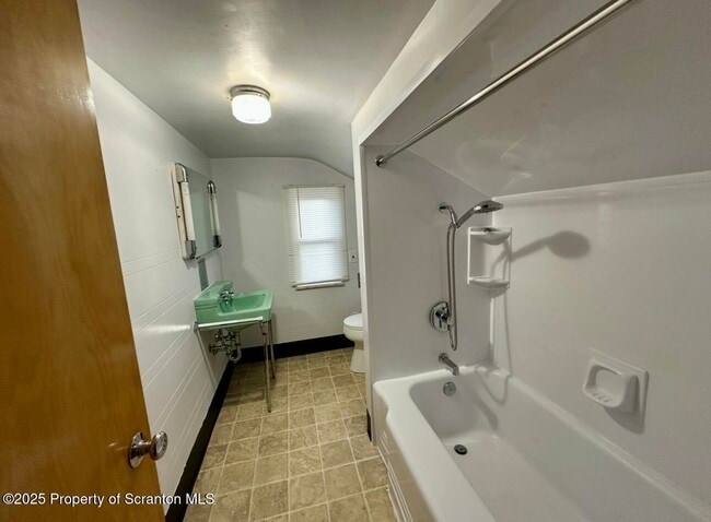 Photo - 205 Orchard St