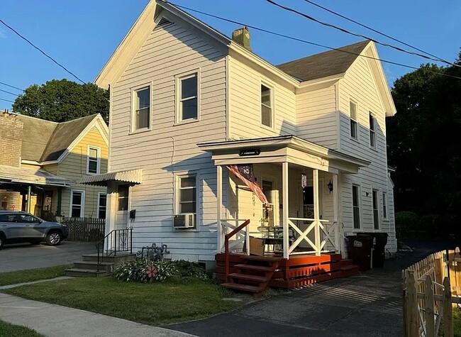 Building Photo - 16 4th Ave Unit 1 fl Rental