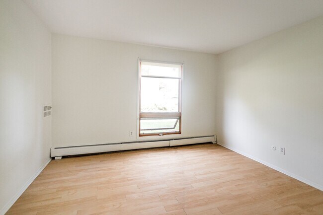 Photo - Updated One-Bedroom in Cherboneau North | ... Unidad 56