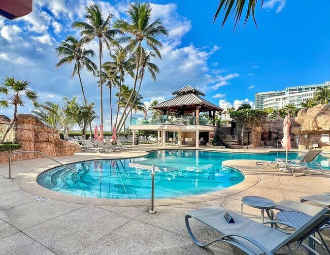 Building Photo - 5225 Collins Ave Rental