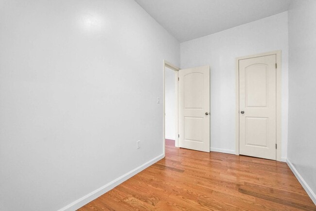 Photo - 71-32 Fresh Pond Rd