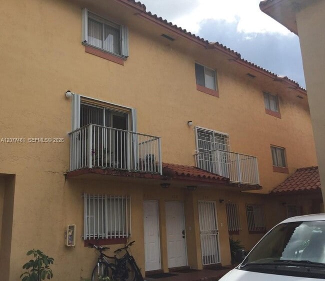 Building Photo - 800 SW 104th Ct Unit A-201
