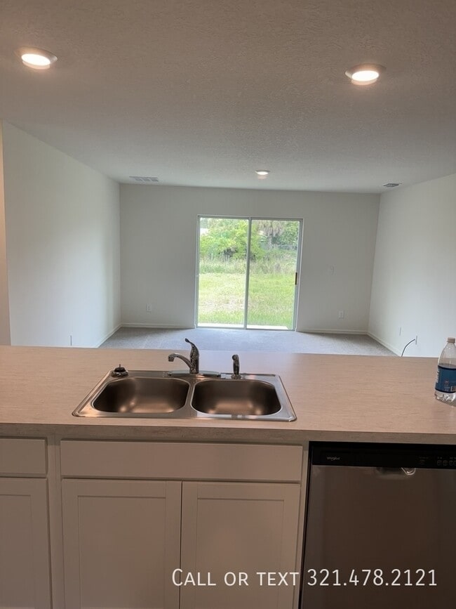 Photo - 1568 Seeley Cir NW