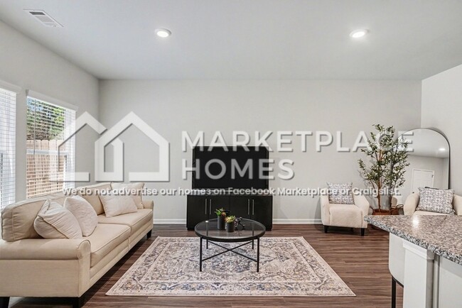 Photo - 302 Oakwood Dr NW