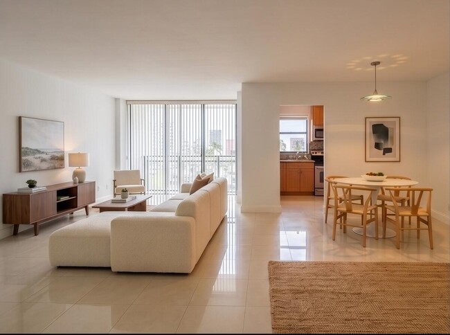 Building Photo - 17021 N Bay Rd Unit Apt 921