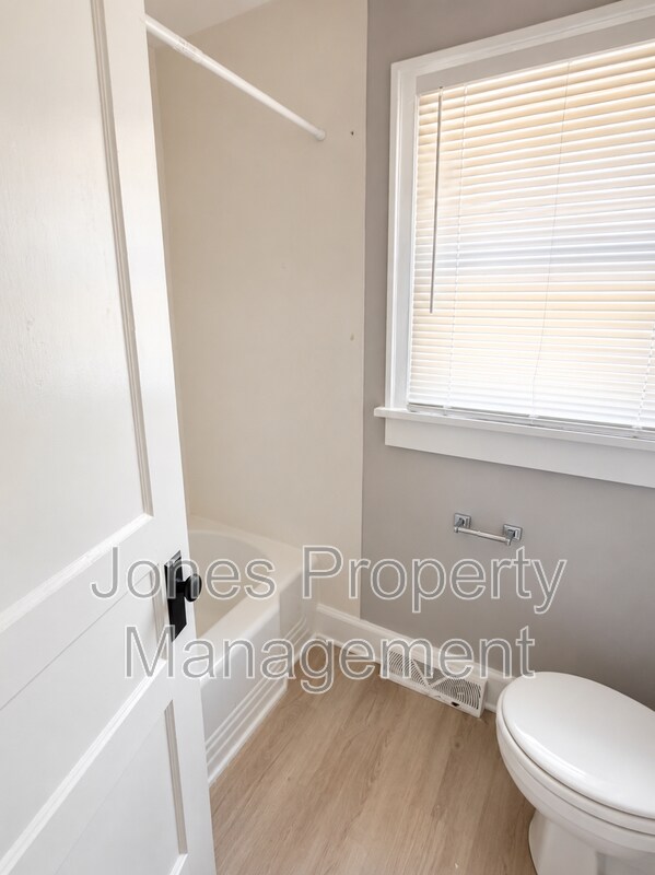 Photo - 902 Bringle Ferry Rd