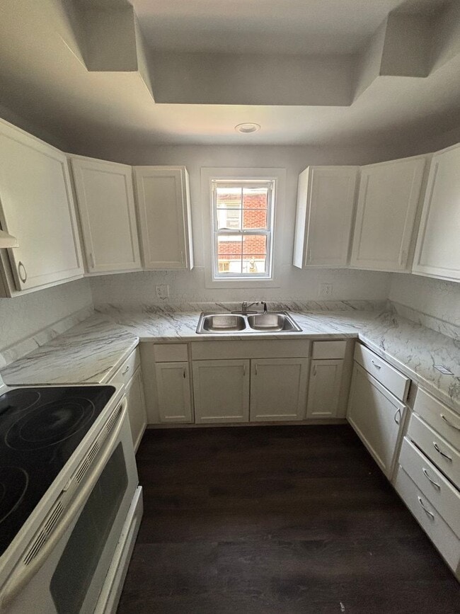 Photo - 645 W Webster St