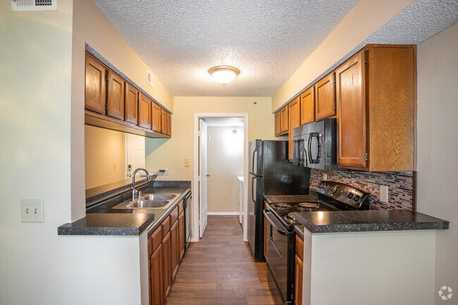 2BR, 2BA - 976 SF