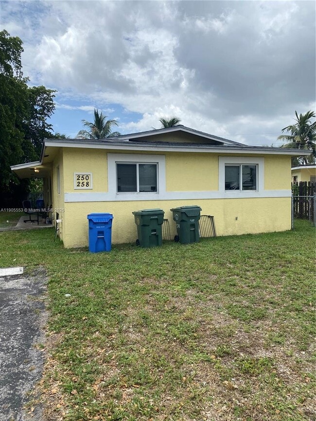 Building Photo - 250 NE 41st St Unit 258