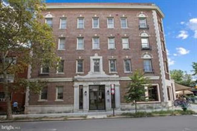 Building Photo - 1020 Monroe St NW