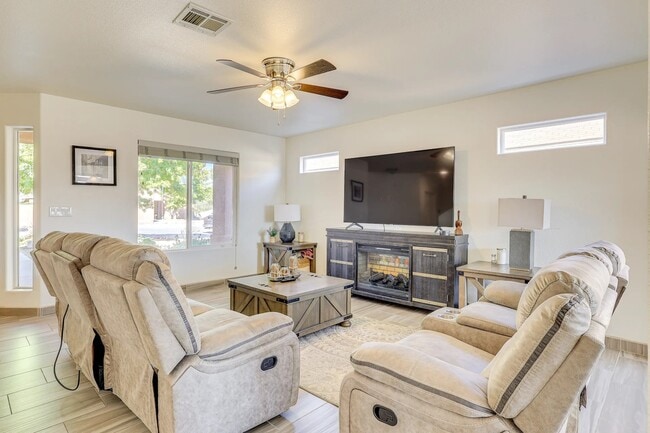 Photo - 1432 Tingley Dr House