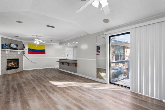 Photo - 107 Campbell St