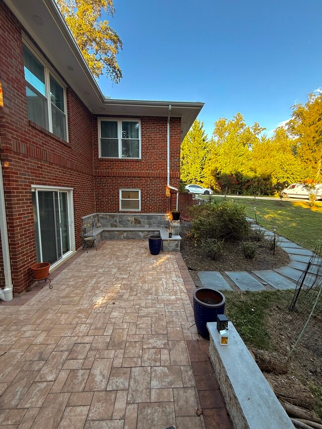 Photo - 19 Thomas Dr Unit Lower level