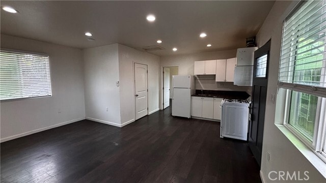Photo - 7922 Lindley Ave