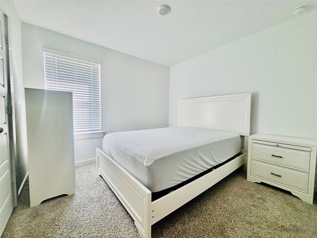 Photo - 1119 Fringed Bluestar Dr