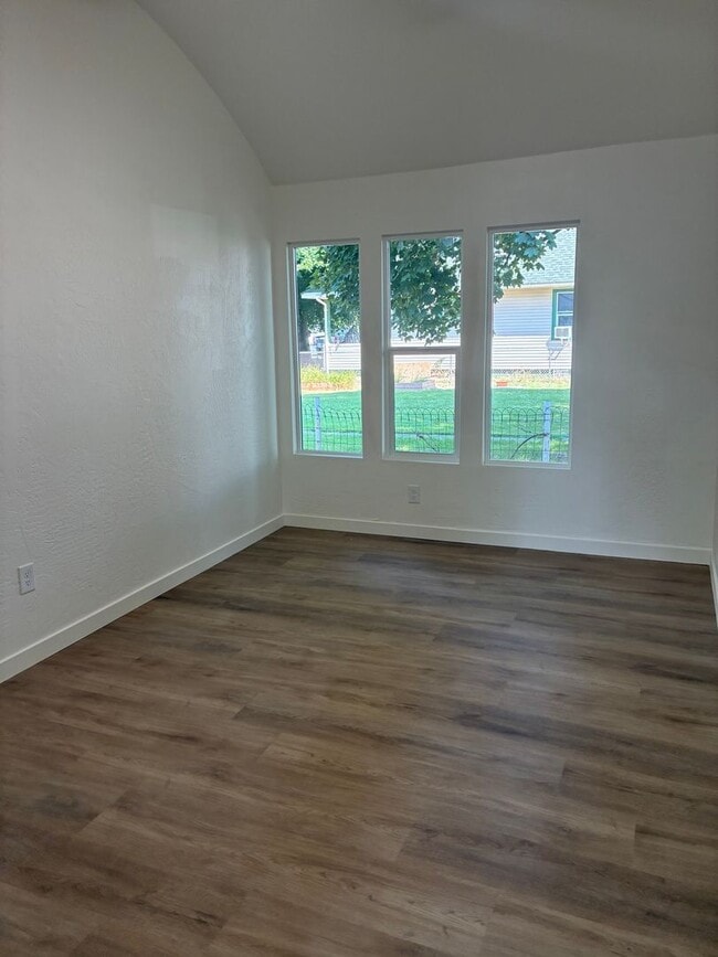 Photo - Garland Triplex Unit 1