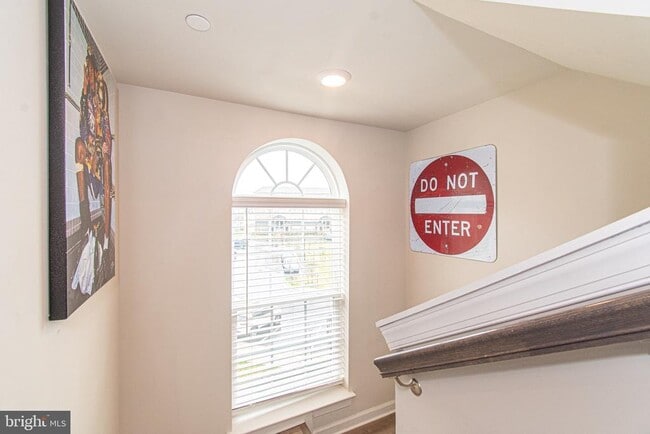 Photo - 9637 Block St